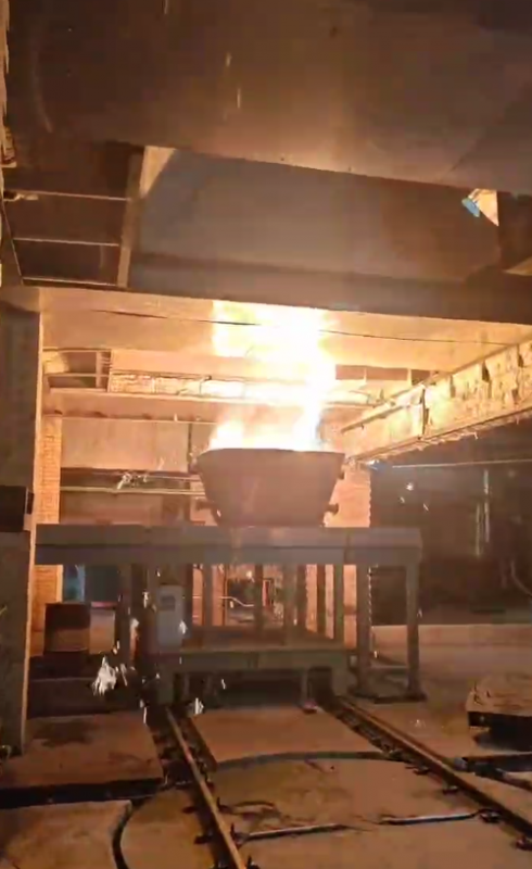 喜訊！我司為寶武環(huán)科定制的5噸含氫等離子熔融熱解爐開(kāi)爐成功，順利出鐵